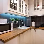 Cozy Central Apartment: Old Town/Main Station